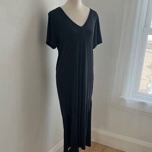 Elegant Black V-Neck Maxi Dress